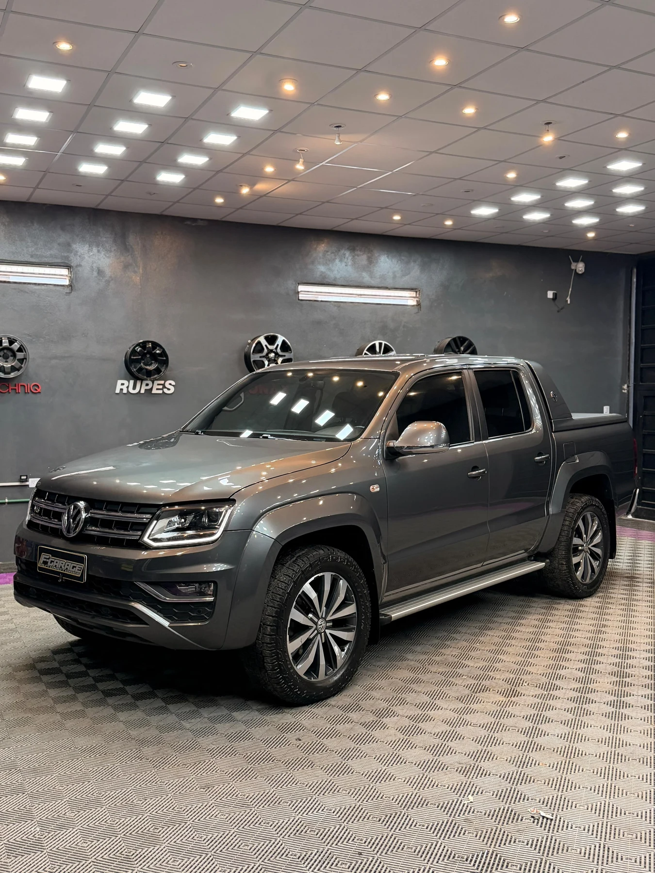 Volkswagen Amarok V6 Extreme, vista de tres cuartos